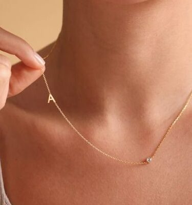 Chocker Side Shine and Initial Enchapada en Oro 18k