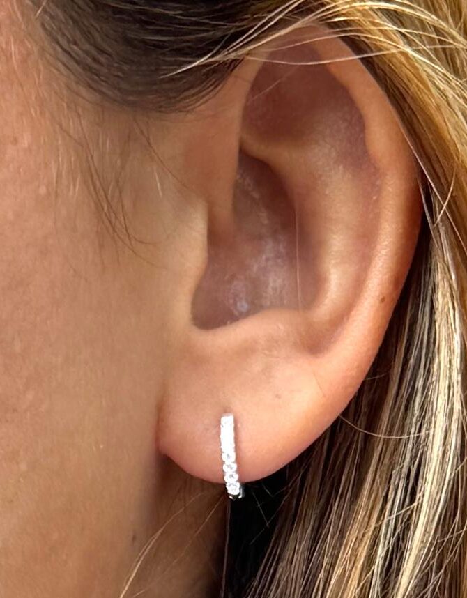 Conjunto Rita: Inicial pasante paveé + Aros circulares Paveé - Imagen 5